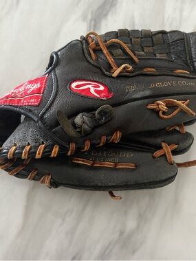 Rawlings baseball glove